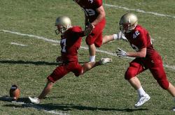 开云体育APP下载-当上海队的战术引擎轰鸣，布克在另一条跑道上接管比赛