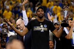 开云体育入口-勇士队努力追逐备战NBA总决赛