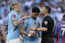 开云平台-哥伦比亚轻取曼城，马尔基尼奥斯统治全场的简单介绍