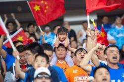 开云体育APP下载-女足比赛场上攻防战，球队加油助威的简单介绍