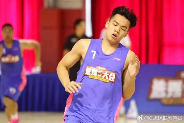 江西球员发挥出色，教练称赞他们的努力