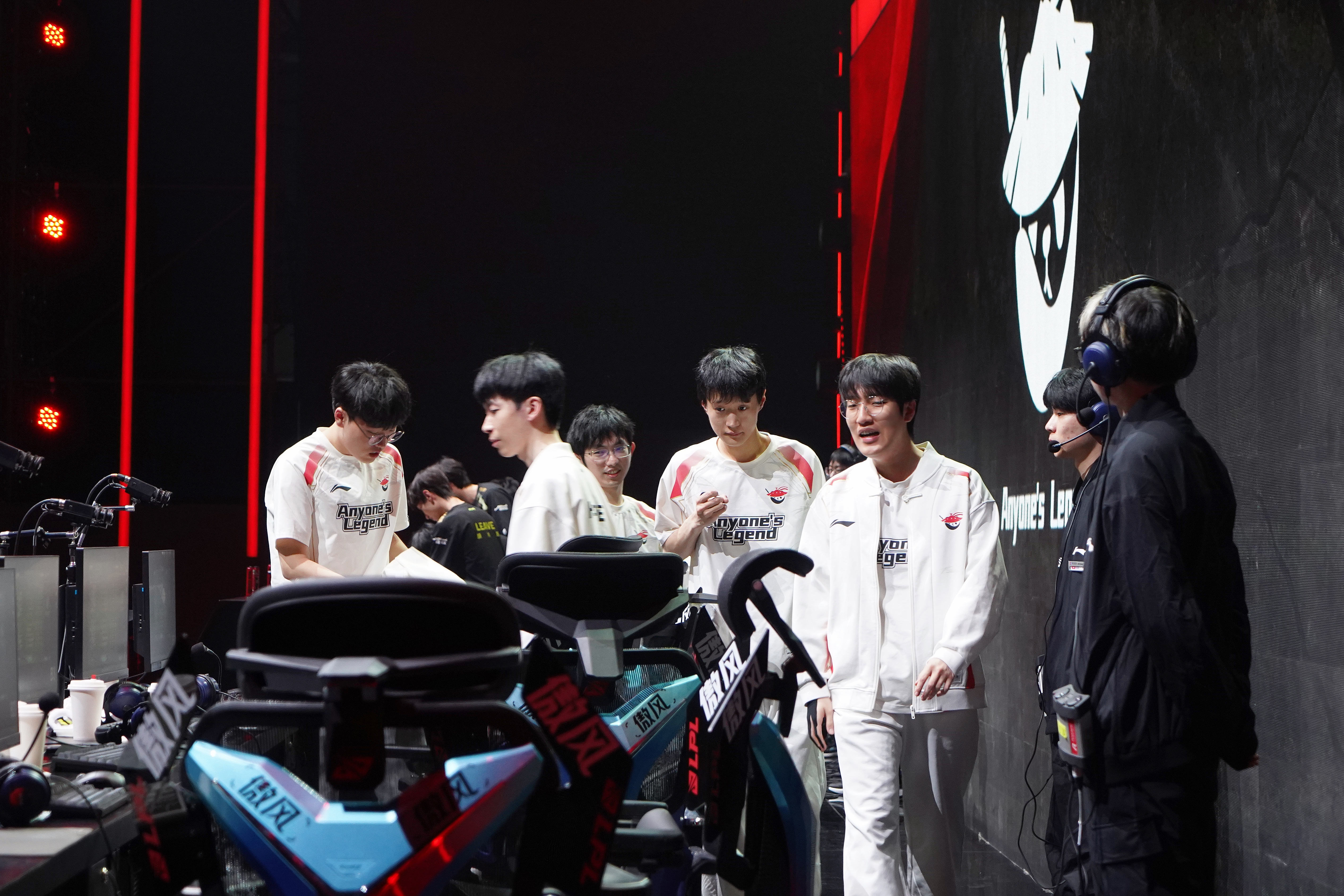 JDG力克EDG，Scout打出惊人五杀八强赛2:1（广州）