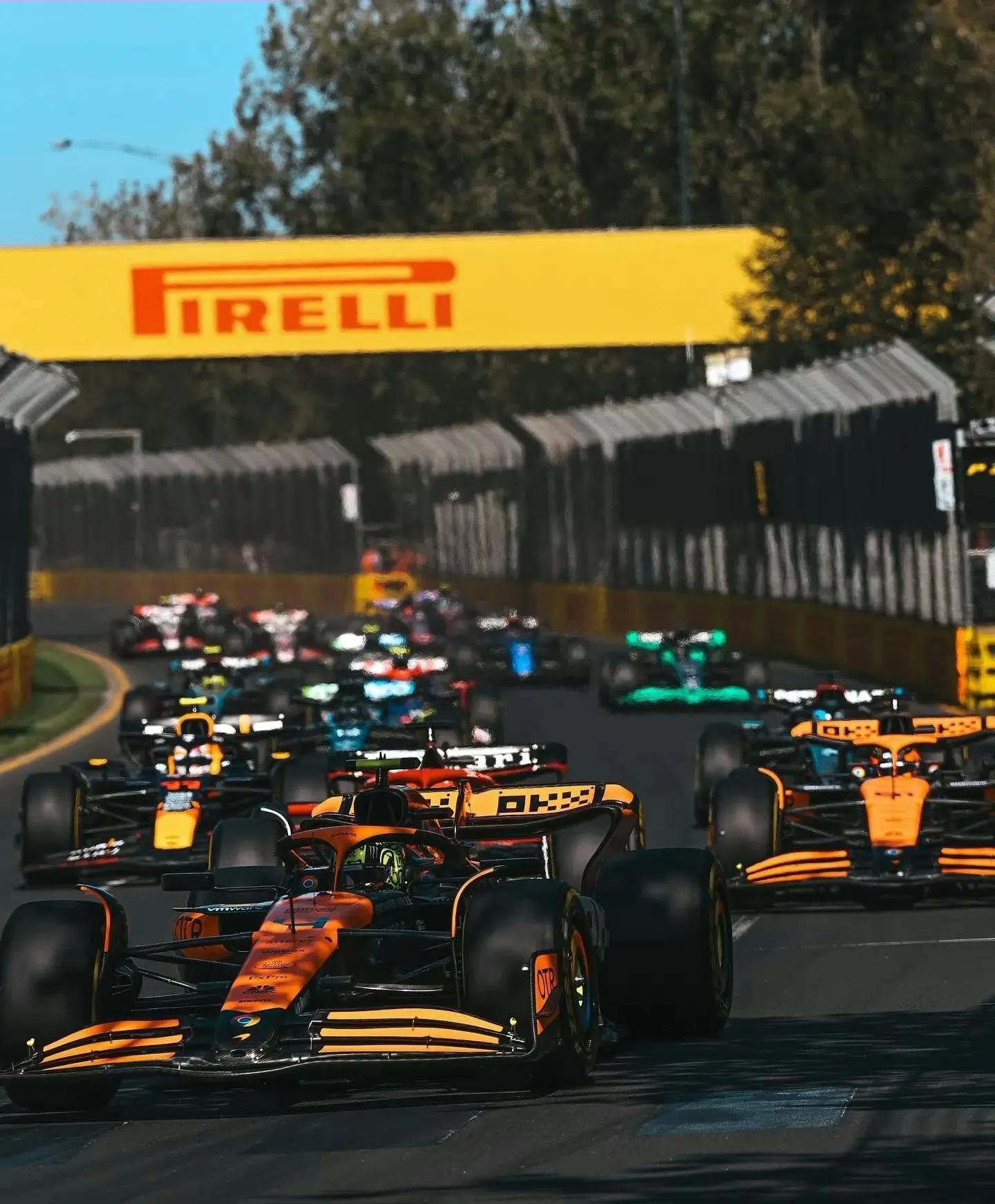 红牛车队横扫梅赛德斯，拉塞尔统治全场