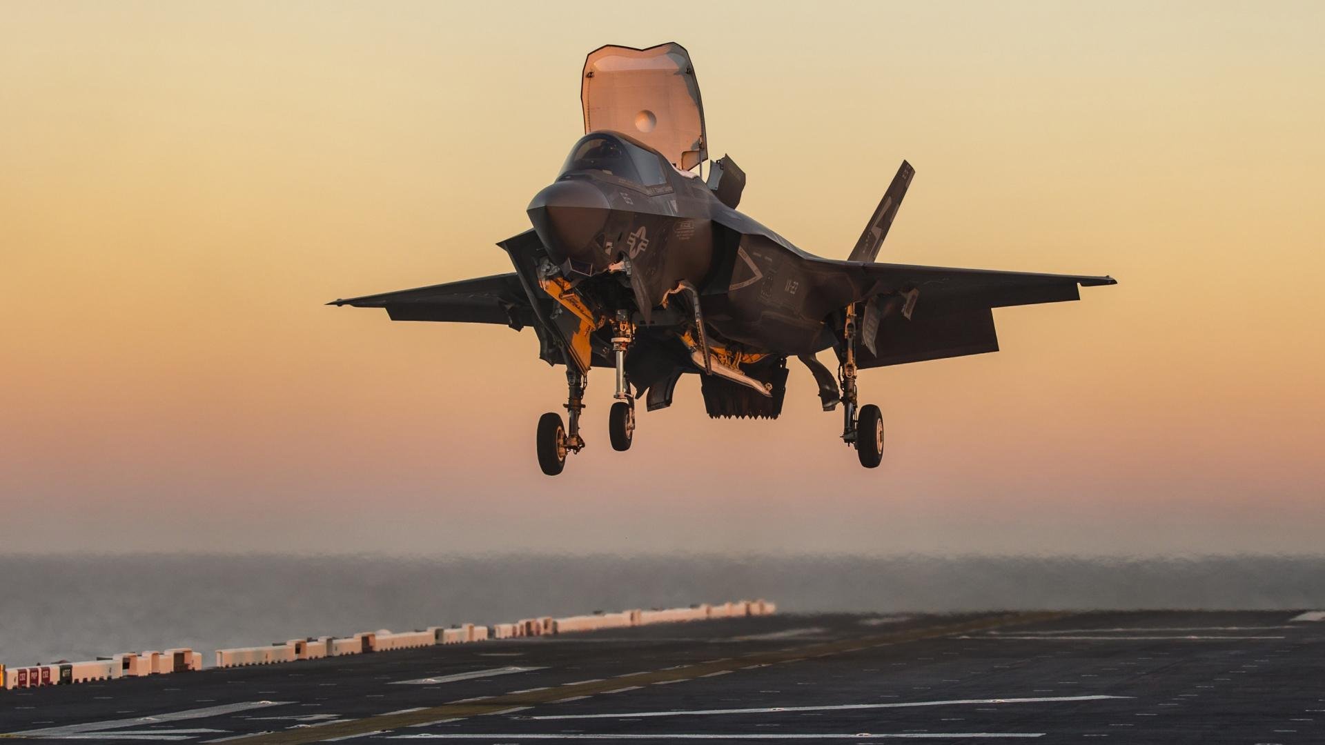 利拉德狂飙50分破纪录,雄鹿铁血防守彻底锁死深圳队