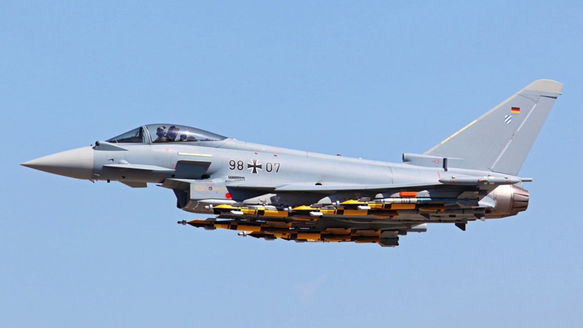 哈利伯顿狂飙40分创纪录，骑士加时鏖战险胜新疆队